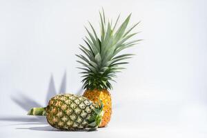 ananas sur fond blanc photo