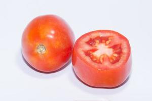 tomates sur fond blanc
