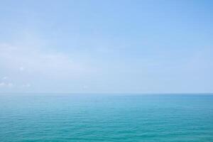 ciel bleu et mer photo