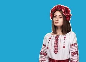 fille triste dans le costume national ukrainien photo