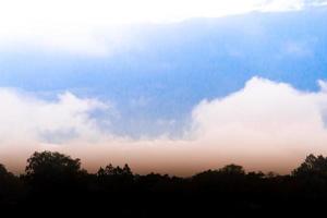 fond abstrait avec ciel et nuages colorés photo