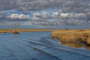 Bateau de crevette retour,,greetsiel,mer du Nord, Frise orientale, Allemagne photo