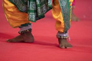 Détail du pied de danse traditionnelle de l'Inde photo