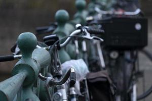 vélo d'amsterdam sur le pont photo