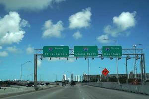 Miami, États-Unis - 5 novembre 2018 - autoroutes encombrées de Miami en Floride photo