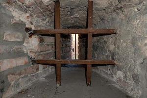 grille de barres de fer de prison médiévale photo