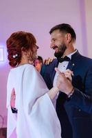 la première danse de mariage des mariés photo