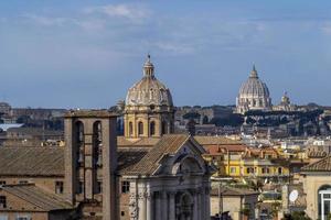 vue sur les nombreux dômes de rome depuis la terrasse du musée du vatican panorama aérien