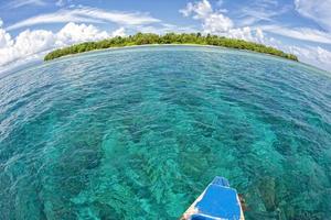 île paradisiaque tropicale turquoise de siladen photo