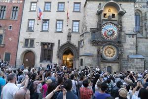 Prague, République tchèque - 17 juillet 2019 - spectacle de l'heure des apôtres de l'horloge de la tour de Prague photo