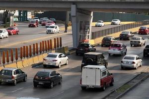 mexico, mexique - 3 février 2019 - trafic congestionné de la capitale de la métropole mexicaine photo