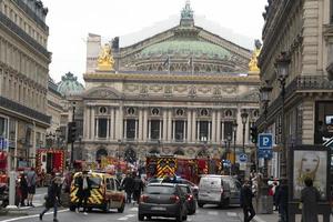 paris, france - 20 novembre 2021 - grand incendie près de l'opéra garnier photo