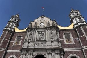 mexico, mexique - 4 novembre 2017 - pèlerins à la cathédrale de guadalupe photo