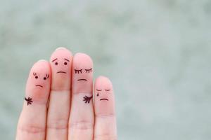 l'art des doigts de la famille mécontente. concept de solution aux problèmes, soutien dans les situations difficiles. photo