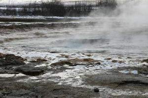 le paysage de la zone géothermique de geysir photo