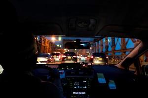 Trafic de taxi new york city manhattan bridge at night photo