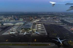 fiumicino, italie - 16 juin 2019 - vue aérienne de l'aéroport international de rome photo