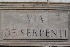 rue du serpent rome italie photo