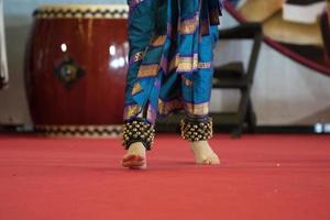 Détail du pied de danse traditionnelle de l'Inde photo