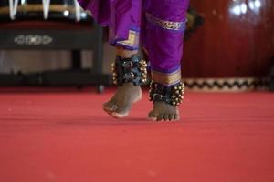 Détail du pied de danse traditionnelle de l'Inde photo