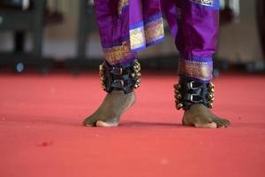 Détail du pied de danse traditionnelle de l'Inde photo