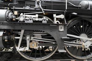 Vieux détail des roues du train à vapeur photo