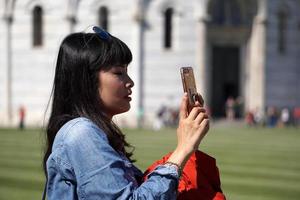 Pise, Italie - 26 septembre 2017 - prendre des photos touristiques à la célèbre tour penchée