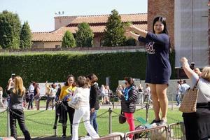 Pise, Italie - 26 septembre 2017 - prendre des photos touristiques à la célèbre tour penchée