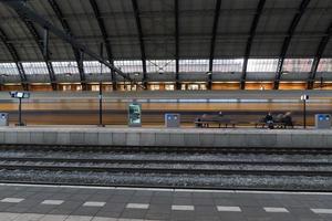 amsterdam, pays-bas - 25 février 2020 - vieille ville de la gare centrale photo