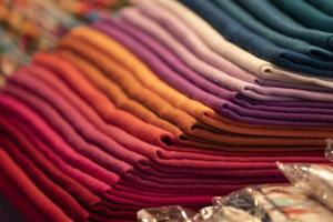 tissu de soie de différentes couleurs photo