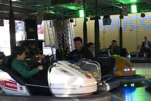 Gênes, Italie - 9 décembre 2018 - la fête foraine traditionnelle de noël luna park est ouverte photo