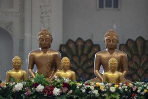 statue de bouddha japonais isolé gros plan photo