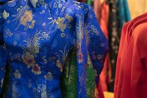 beaucoup de kimono japonais s'habillent au marché photo