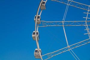 grande roue contre le ciel photo