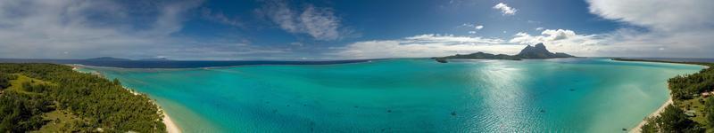 vue aérienne du lagon de l'île de bora bora en polynésie française photo