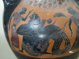 grenier étrusque grec peint en noir poterie tasse photo
