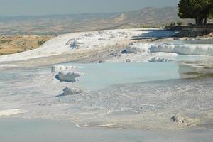 terrasses en travertin à pamukkale à denizli, turkiye photo