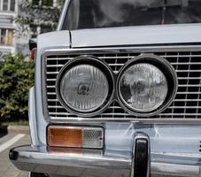 gros plan des phares de voiture rétro. photo