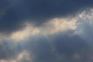 temps orageux et nuages sombres photo