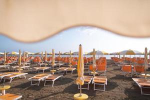 établissement balnéaire sur la côte romagne mer adriatique en italie photo