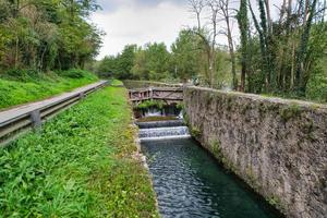 cascade léonard de vinci. sur la rivière adda photo