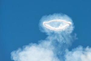 anneau de fumée phénomène spectaculaire de l'aréole de vapeur lors de l'éruption de l'etna photo