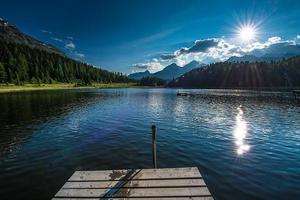 lac de montagne en suisse photo