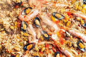 préparer la paella riz et poisson photo