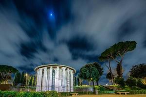 Scène de nuit à Rome - Italie photo