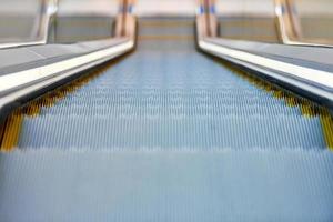 escalator dans le centre d'affaires photo