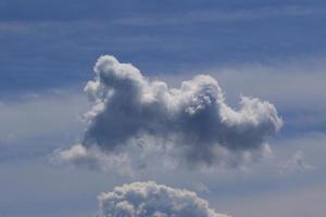 temps orageux et nuages sombres photo