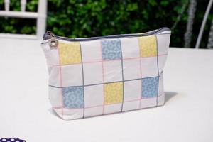 belle et mignonne pochette pour faire du shopping photo