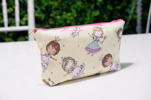 belle et mignonne pochette pour faire du shopping photo