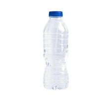 bouteille d'eau en plastique isolé sur fond blanc. photo